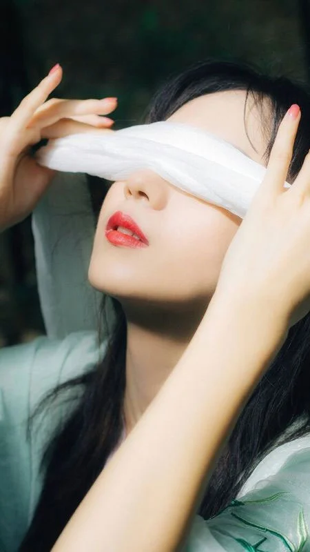 Tuyển tập 1001+ Ảnh Con Gái Đẹp Nhất: Từ Cute, Cool Ngầu đến - ảnh con gái khóc che mặt buồn - hình 4
