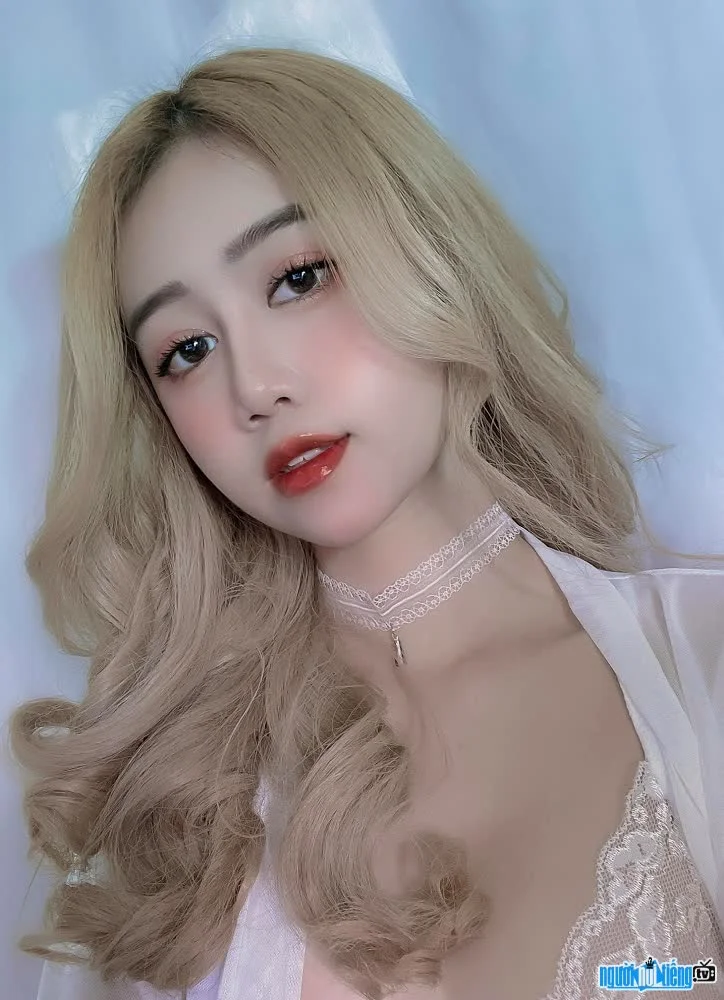 Lê Kim Loan xinh đẹp dịu dàng