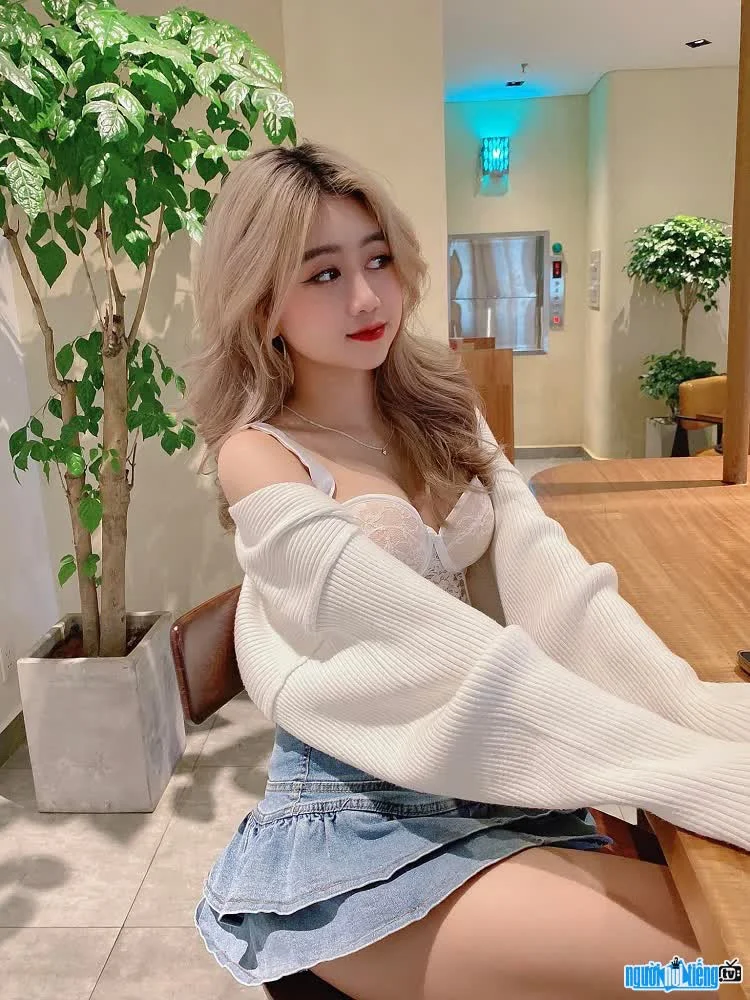 Hình ảnh Lê Kim Loan xinh đẹp đáng yêu