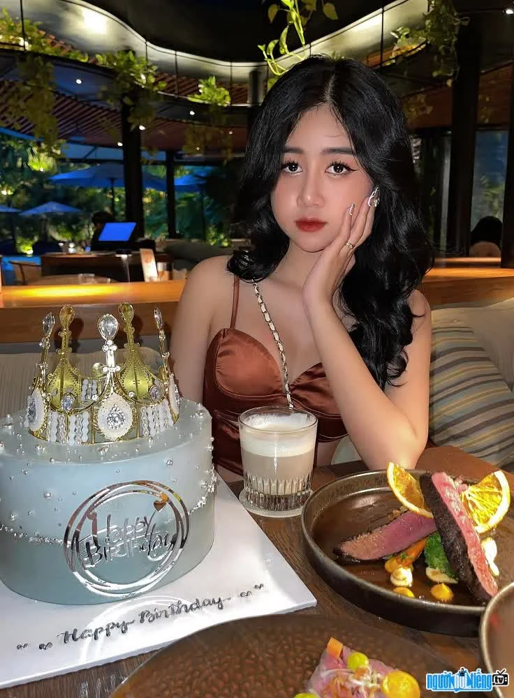 Lê Kim Loan xinh đẹp quyến rũ