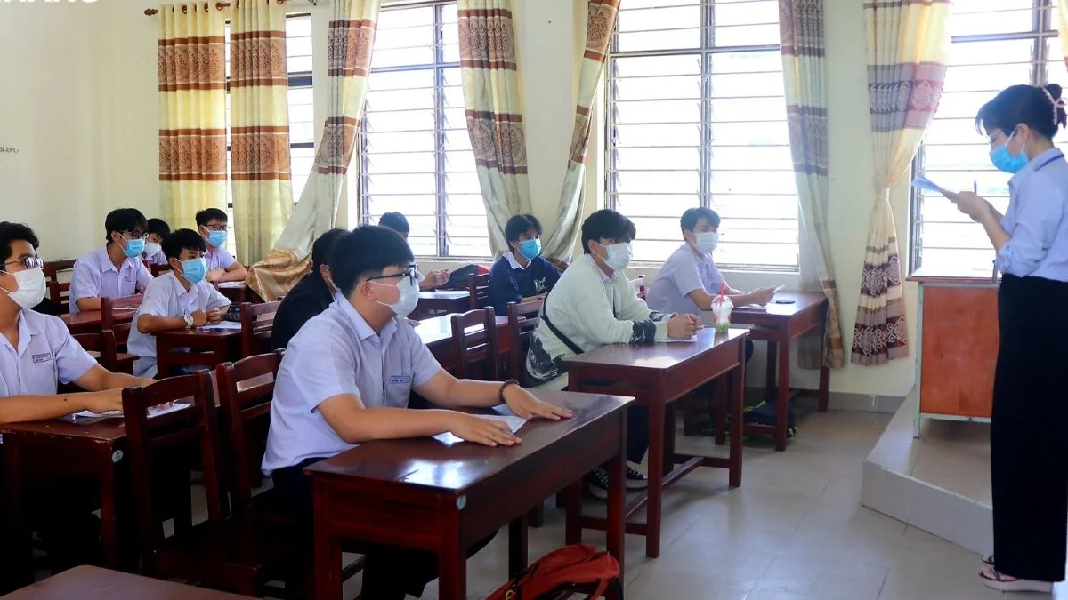 ảnh lớp học cấp 3 hạnh phúc (2)