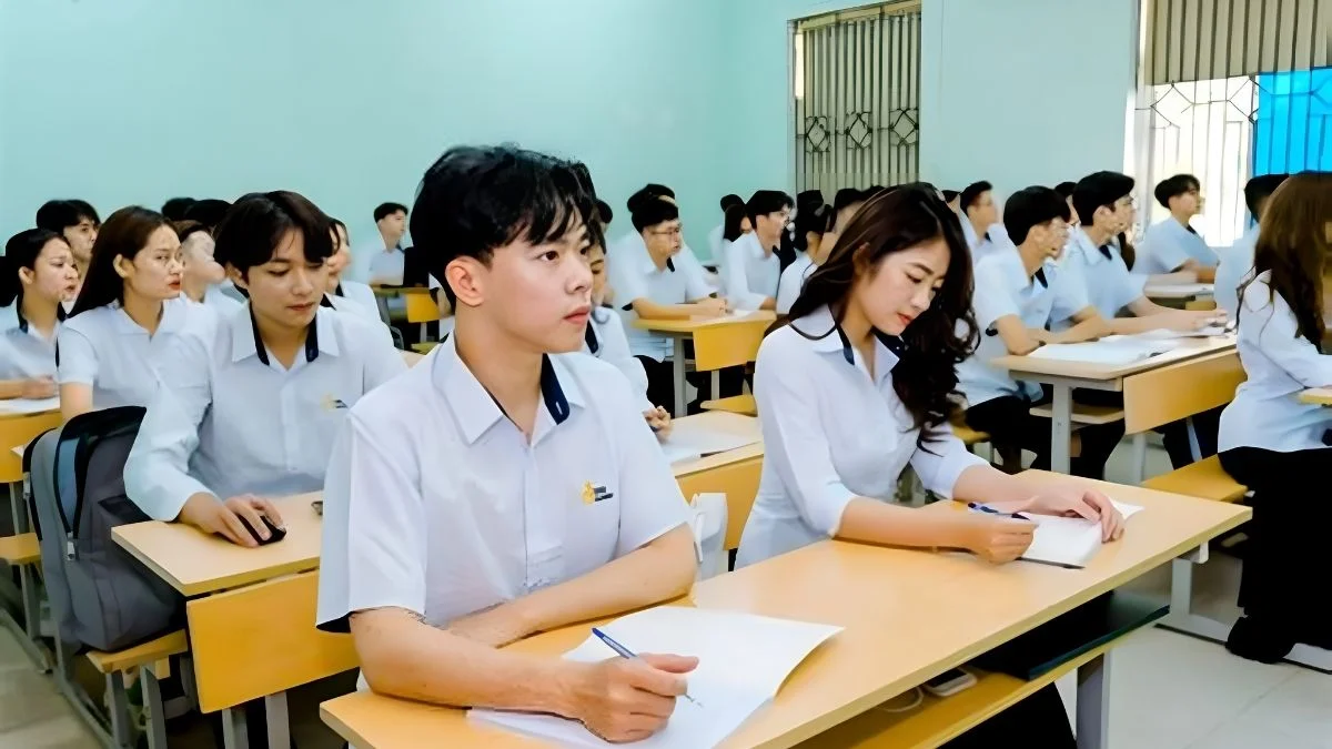 ảnh lớp học cấp 3 hạnh phúc (3)