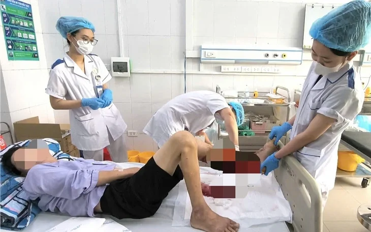 côn thịt đâm mạnh vào tử cung (32)