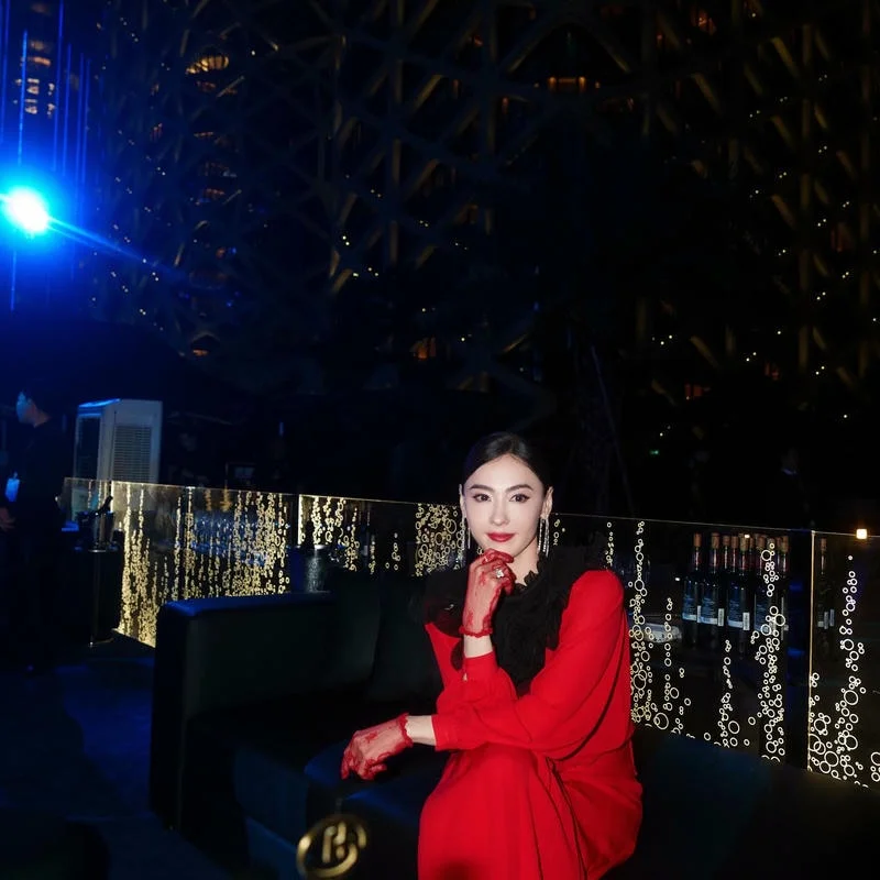 Hình 31 trong bộ sex trương bá chi