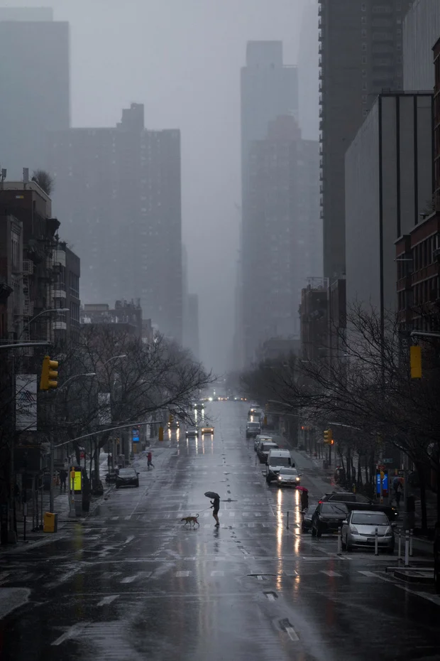 Chùm ảnh đẹp nhưng buồn đến lặng người: Thành phố New York nhộn nhịp bỗng hóa ảm đạm trong những ngày Covid-19 bao trùm