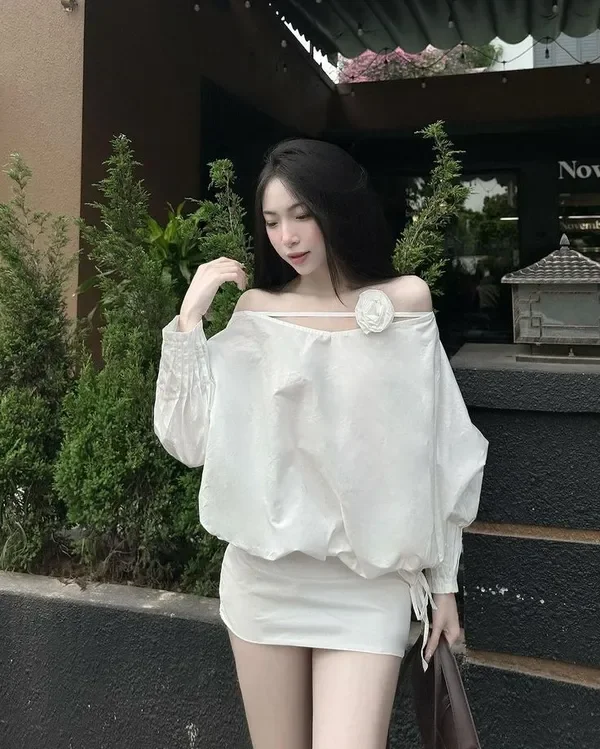 Gái xinh TikTok xinh xắn trong váy ngắn.