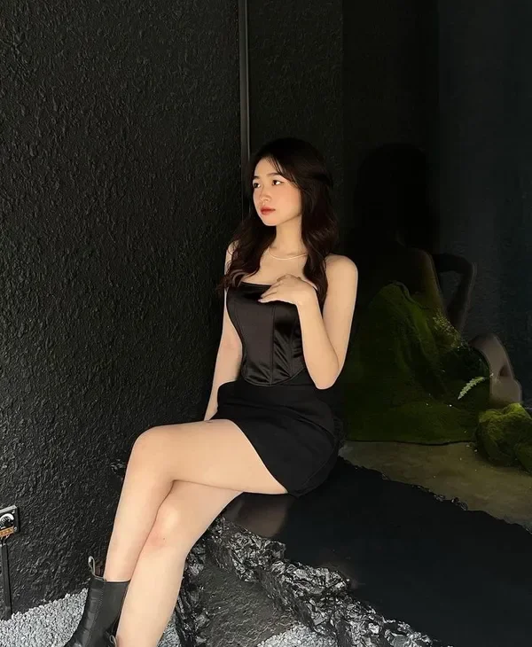 Ảnh gái xinh mặc váy ngắn đáng yêu.