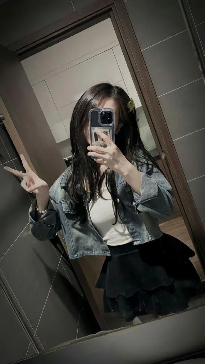 Gái xinh hot khoe ngực to trong thời trang tiện ích